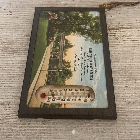 Vintage Framed 'East Side Service Station' Thermometer Wall Advertisement - Picture 5 of 7